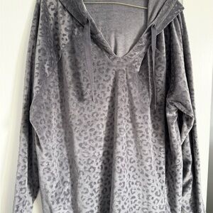 Us Angels Gray Leopard Print Pajama Top
